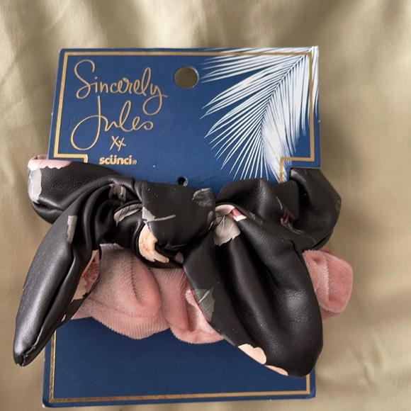 Don’t Brush Me Off Package (5-items) - Picture 4 of 11